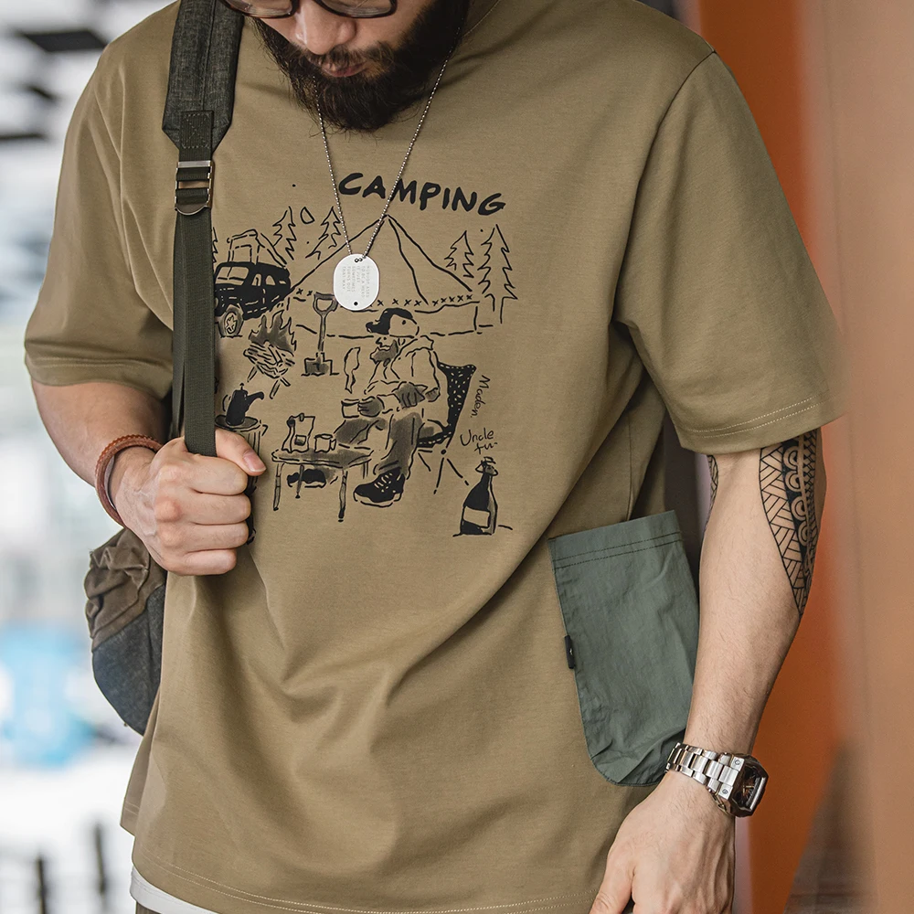 Maden Outdoor Printed Short-sleeved T-shirt Khaki Camping Illustration Design with Pocket Short-sleeved Top for Men\'s Summer