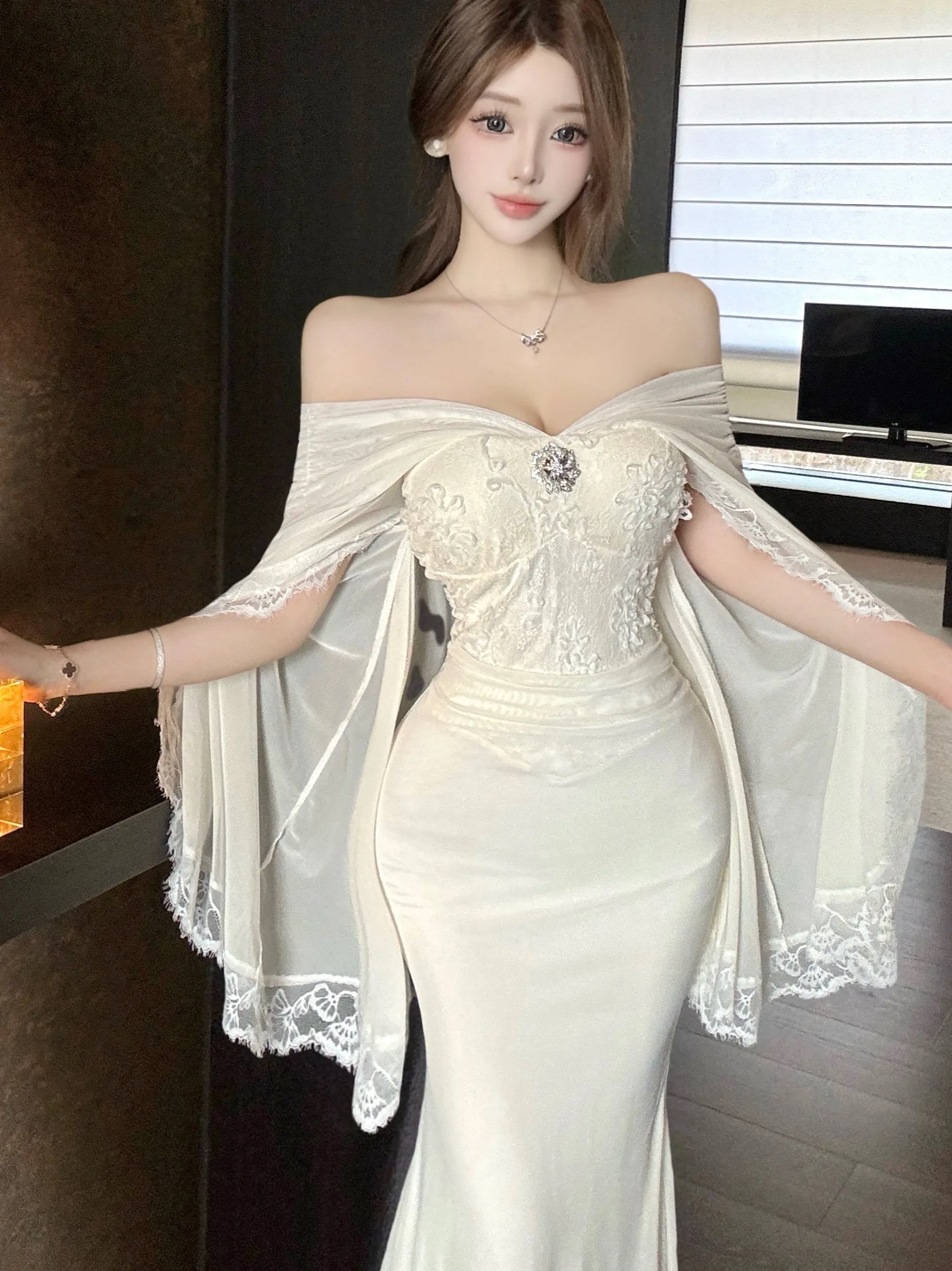 

Stunning Sexy V-Neck One-Shoulder Dress Women's Design Slimming Gown mid Waist Long Sleeve Princess Style H-Shape Skirt