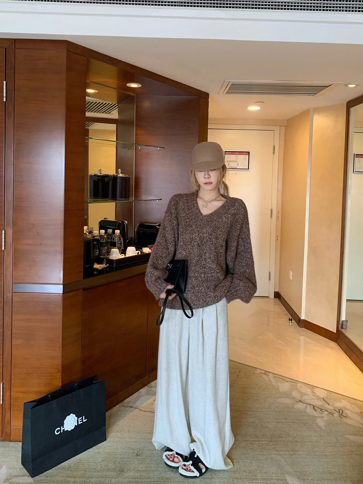 

Lin Chu винтажный свитер кофейного цвета с v-образным вырезом, женский осенне-зимний свободный вязаный топ ленивого цвета