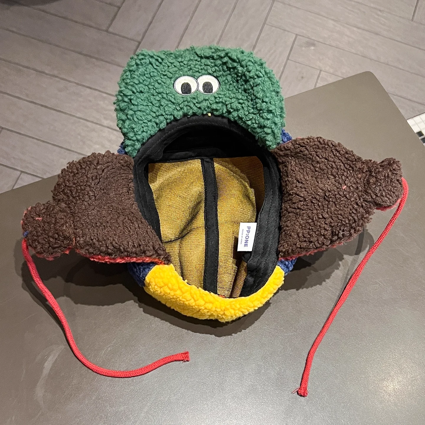 Koreańska urocza czapka z wełny jagnięcej z ochroną uszu, typu bomberka, dla mężczyzn i kobiet, jesienno-zimowa, patchworkowa, ocieplana czapka pilotka dla rodziców i dzieci.