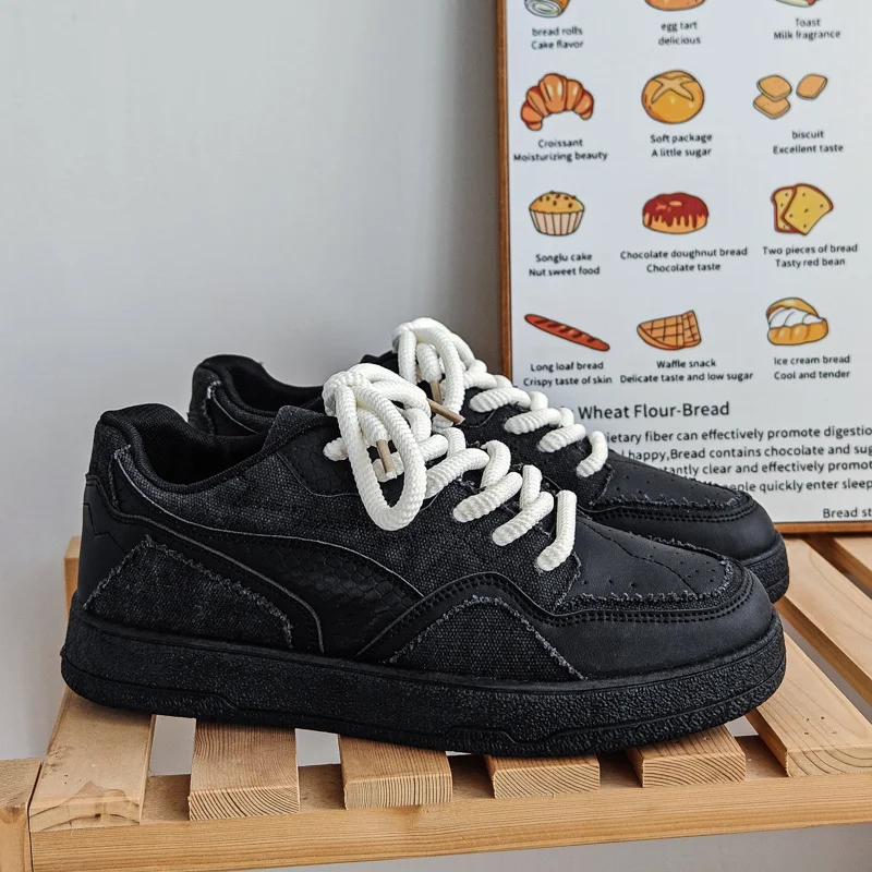 2026 New French Men Low Heel Sneakers Trendy Skateboard Shoes High End Fashion Outdoor Daily Men Casual Trainers Tenis Masculino