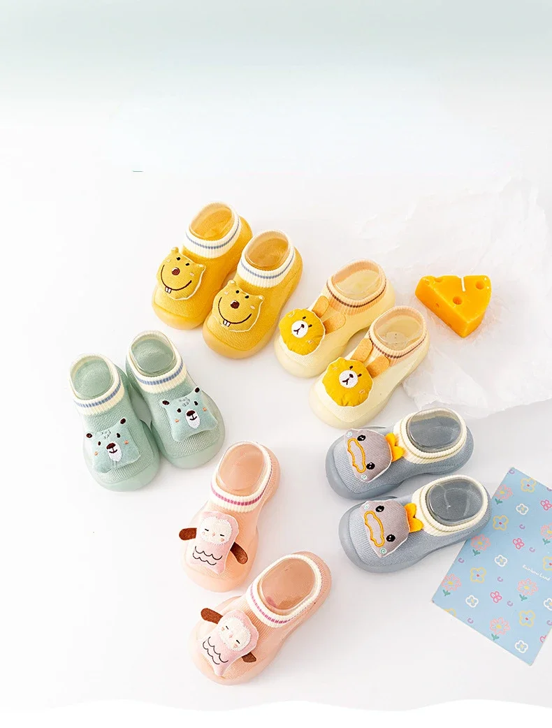 Детская обувь для малышей на весну и осень, детские туфли и носки с мягкой подошвой и тонкими секциями, мужская и девочка, обувь для малышей в помещении