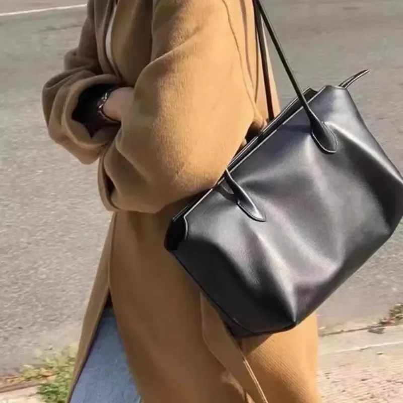 

Нишевая легкая роскошная высококачественная импортная сумка из воловьей кожи первого слоя, минималистичная свободная простая сумка на одно плечо для ленивых