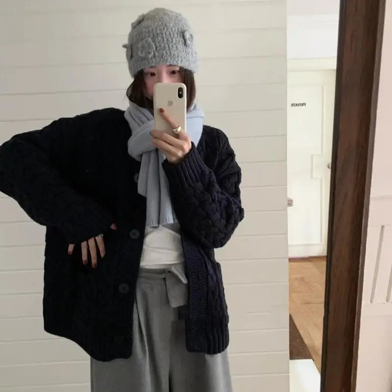 เสื้อคาร์ดิแกนถักไหมพรมสำหรับผู้หญิง สไตล์ลำลอง ใส่ได้ทั้งฤดูใบไม้ร่วงและฤดูหนาว ผ้าถักเนื้อหนา ทรงหลวม คอตั้ง สีพื้น