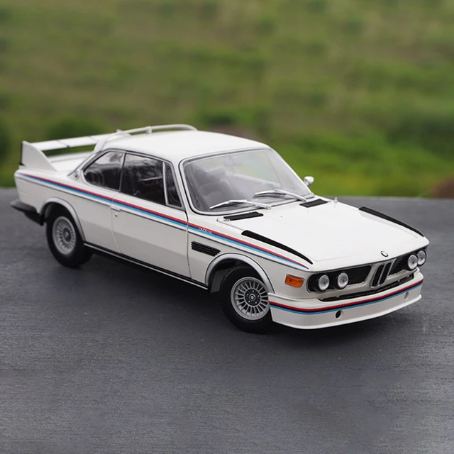 Diecast 1/18 Scale BMW 3.0 CSL E9 1973-75 Sports Car Alloy Car Model  Collectible Retro Decoration Scene Display Gift Toy