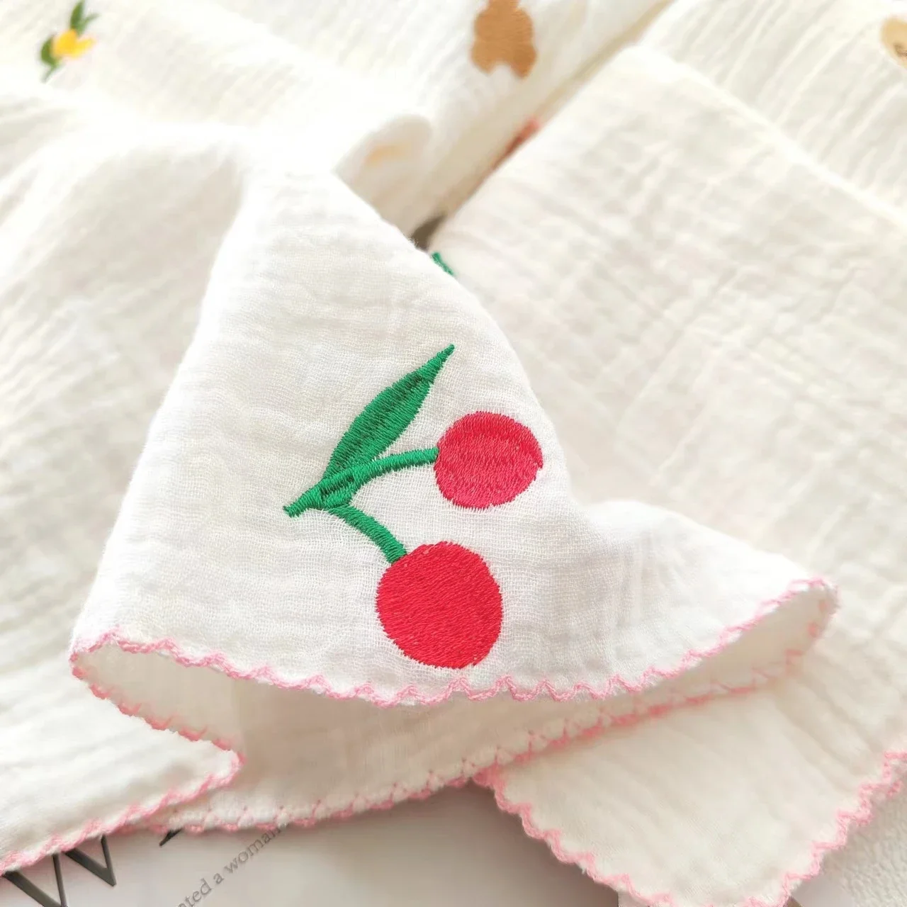 2pcs Cotton Baby Face Towel Newborn Items 4 Layer Embroidery Muslin Baby Bibs Handkerchief Soft Saliva Towel Feeding Burp Cloths