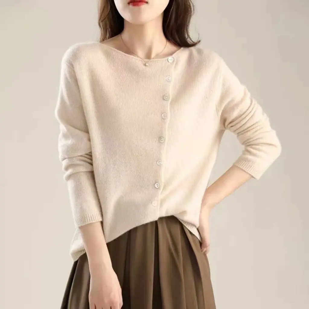 

Women's Single-Breasted Knitted Cardigan Low round Neck Thin Outer Top Design Autumn Winter Non-Collision Shirt Fashion