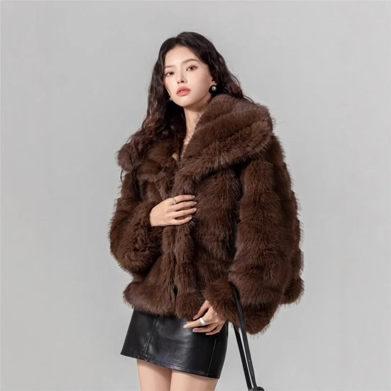 

A fashionable women's fur coat with large lapel and blend of brown artificial
