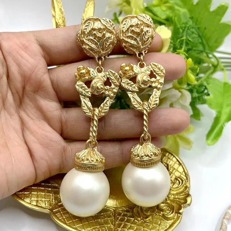 

European and American Fashion Vintage Palace Style Sweep Shoulder Pearl Pendant Ear Clip Earrings Women's Jewelry