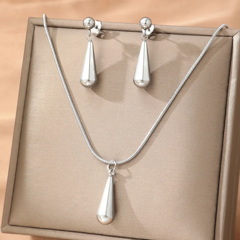 New Fashionable Stainless Steel Drop Clavicle Chain Earring Set Para Temperamento E Sweet Ladies Jóias Acessórios Presente