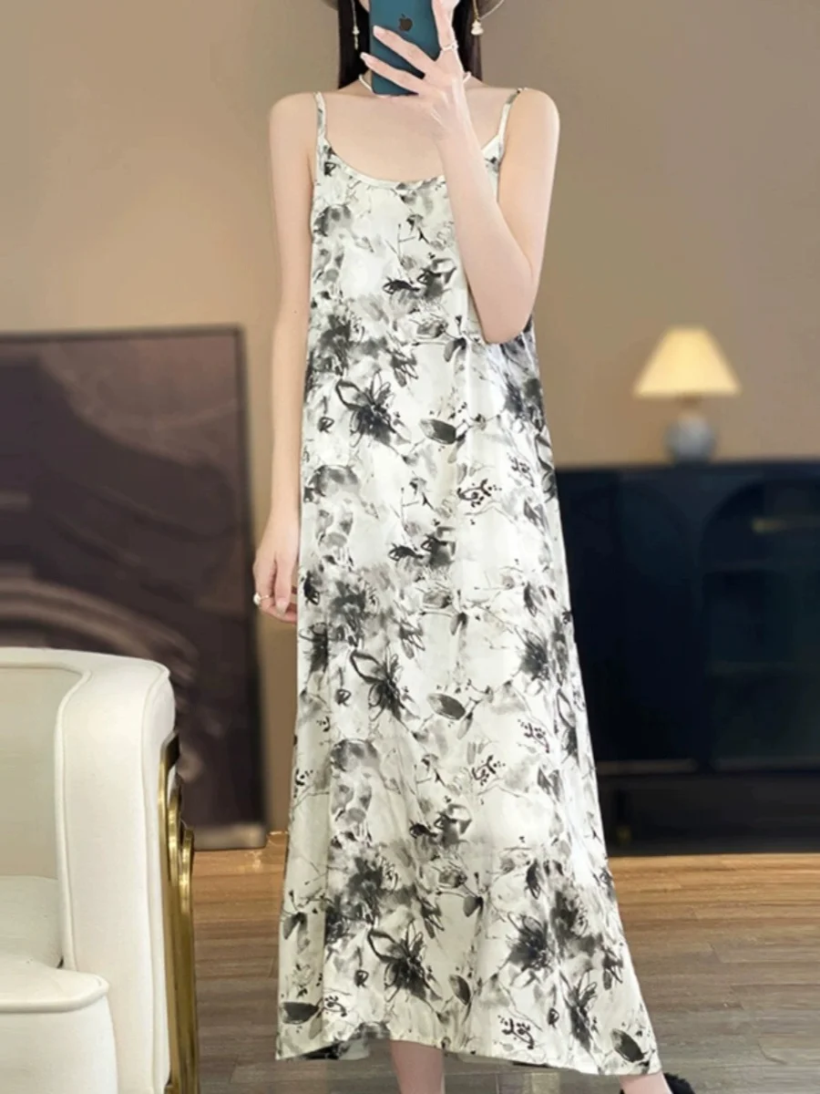 ชุดเดรสยาวผ้าซาตินลายดอกไม้สไตล์เรโทรแบบพันรอบตัว ดีไซน์แบบนอร์ดิก พร้อมสายคล้องไหล่สำหรับผู้หญิง