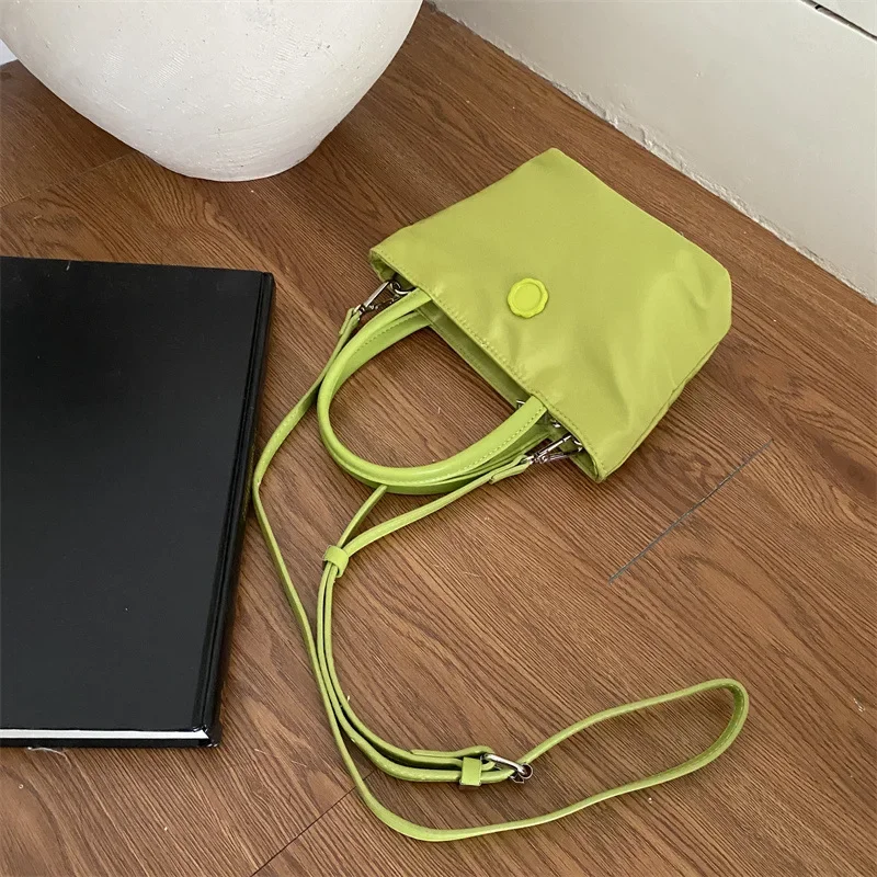 Mini bolso de mano de nailon para mujer, bandolera cuadrada de estilo coreano, bolso de teléfono portátil que combina con todo, monederos para llaves, Otoño e Invierno