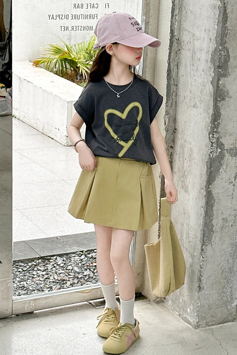 Mädchenanzug, Sommer-T-Shirt mit süßem Herz-Print, kurzärmelig, und plissierter Minirock mit Taschen, zweiteiliges Set, Kinderkleidung – Detail 10