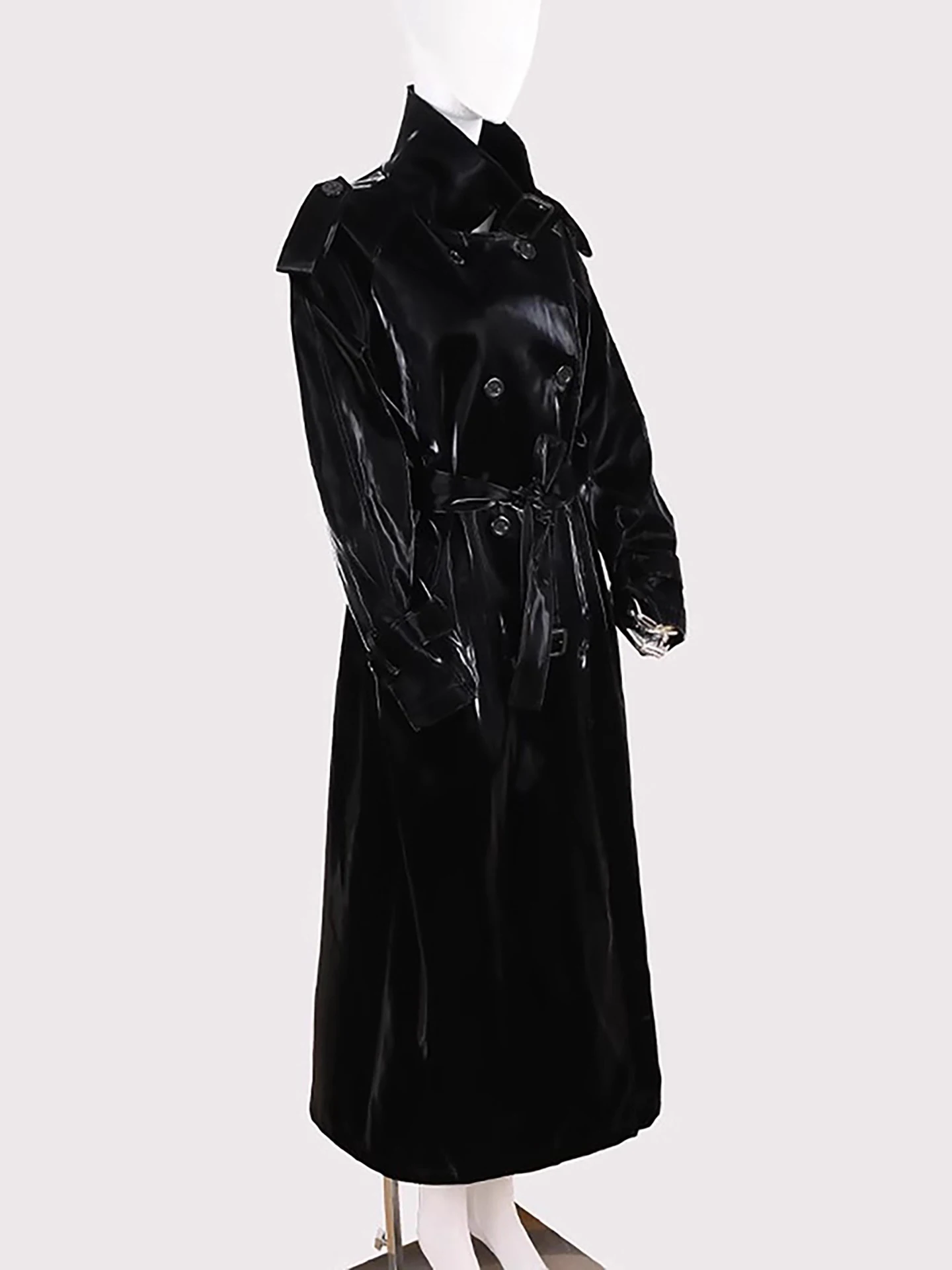 秋のエクストラロングオーバーサイズ反射光沢のある黒のフェイクレザートレンチコート女性用ベルト高級デザイナー服オーバーコート2025