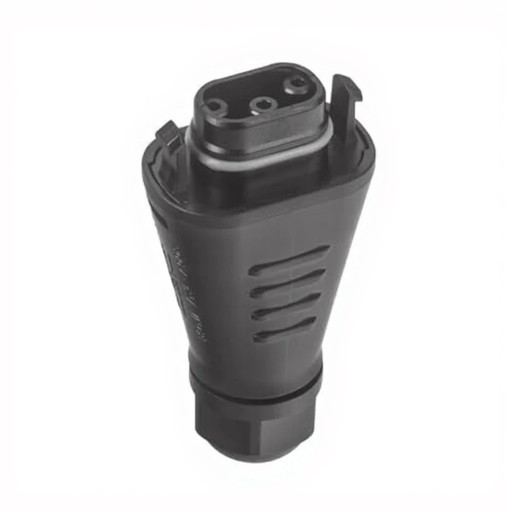 3 Pin BC05 Connector for Solar Microinverter Integration with IP68 Waterproof Dustproof Rating and PP Housing Durability