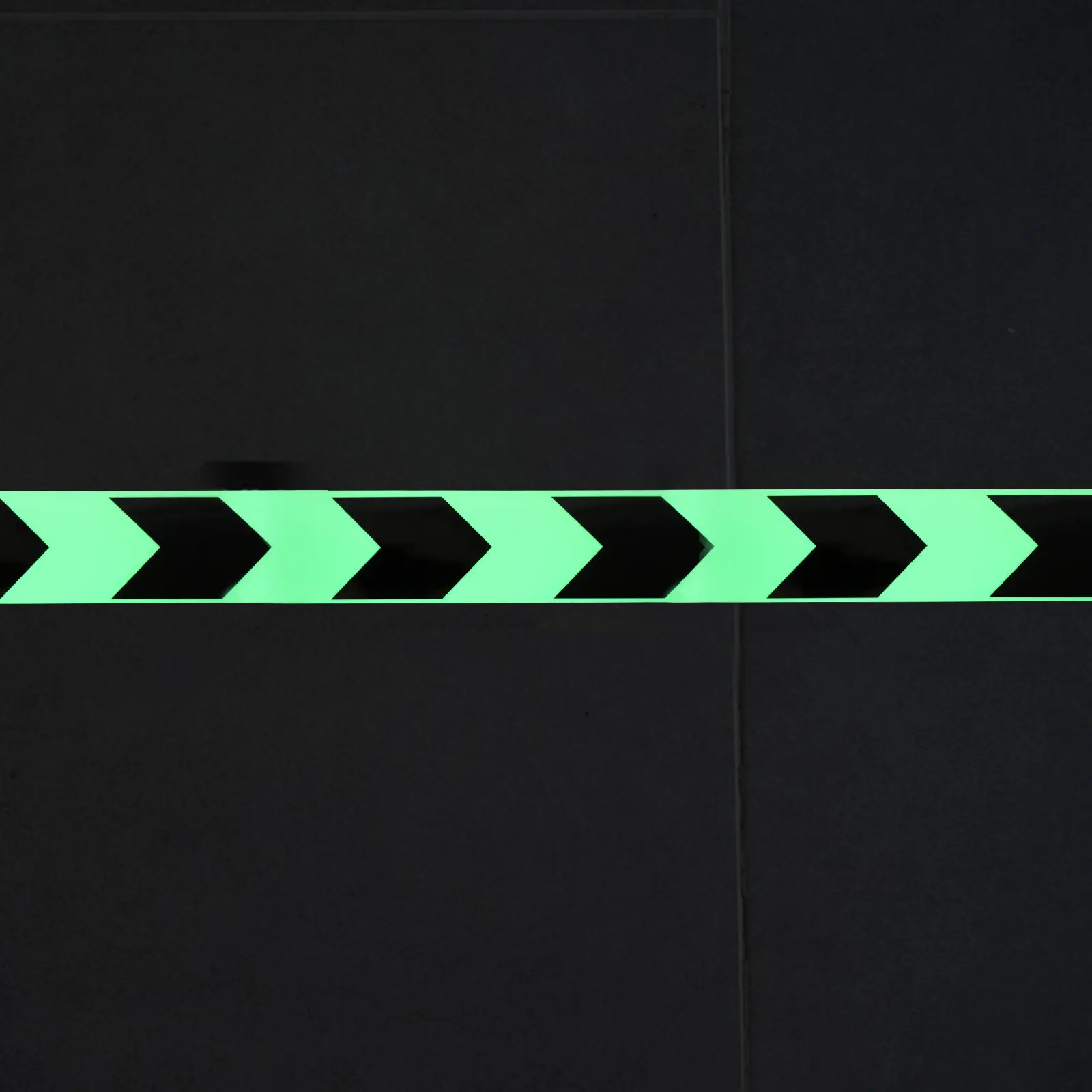 

1 Roll Glowing Pet Arrow Tape Luminous Directional Safety Stickers For Floor Wall Outdoor Indoor Hazard Warning Marking Adhesive