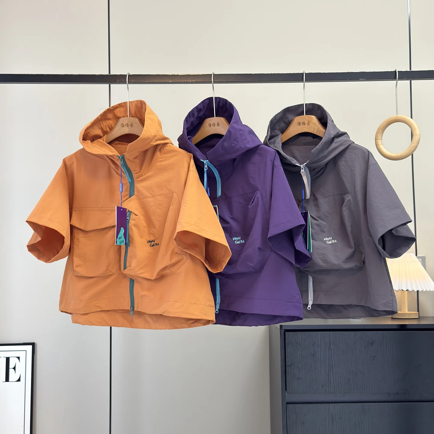 

ort Outdoor Nylon Jaet with Zipper kets for Men And Women Hooded Contrast Color Early Autumn Casual Workwear
