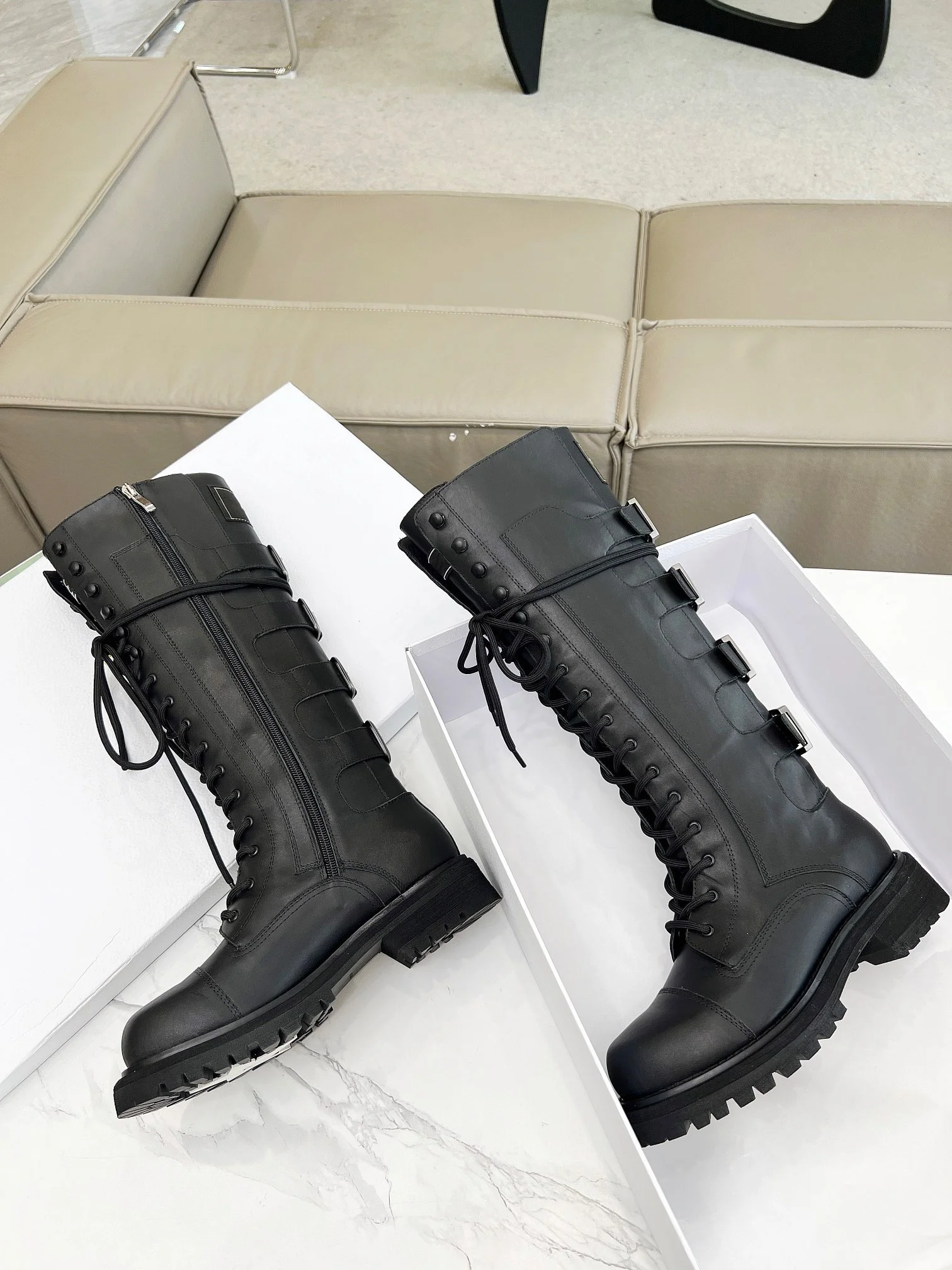 24 new fall and winter boots, fashion boots, thick bottom, calfskin fabric, sheepskin lining, casual and versatile, size35-40