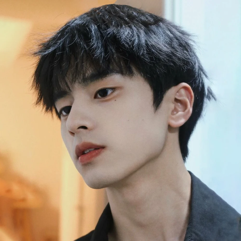 

Унисекс-парик из перуанских волос Реми с челкой, машинной работы, для праздников, вечеринок и косплея