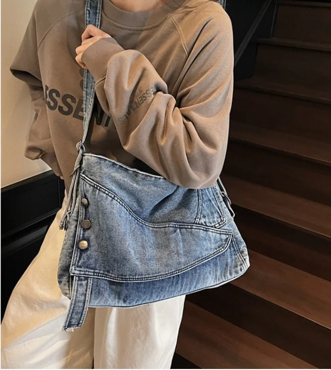 

2026 New Women's Denim Tote Bag - Retro Crossbody Shoulder bag with Large Capacity for Work & Commute, Fashionable Denim Handbag