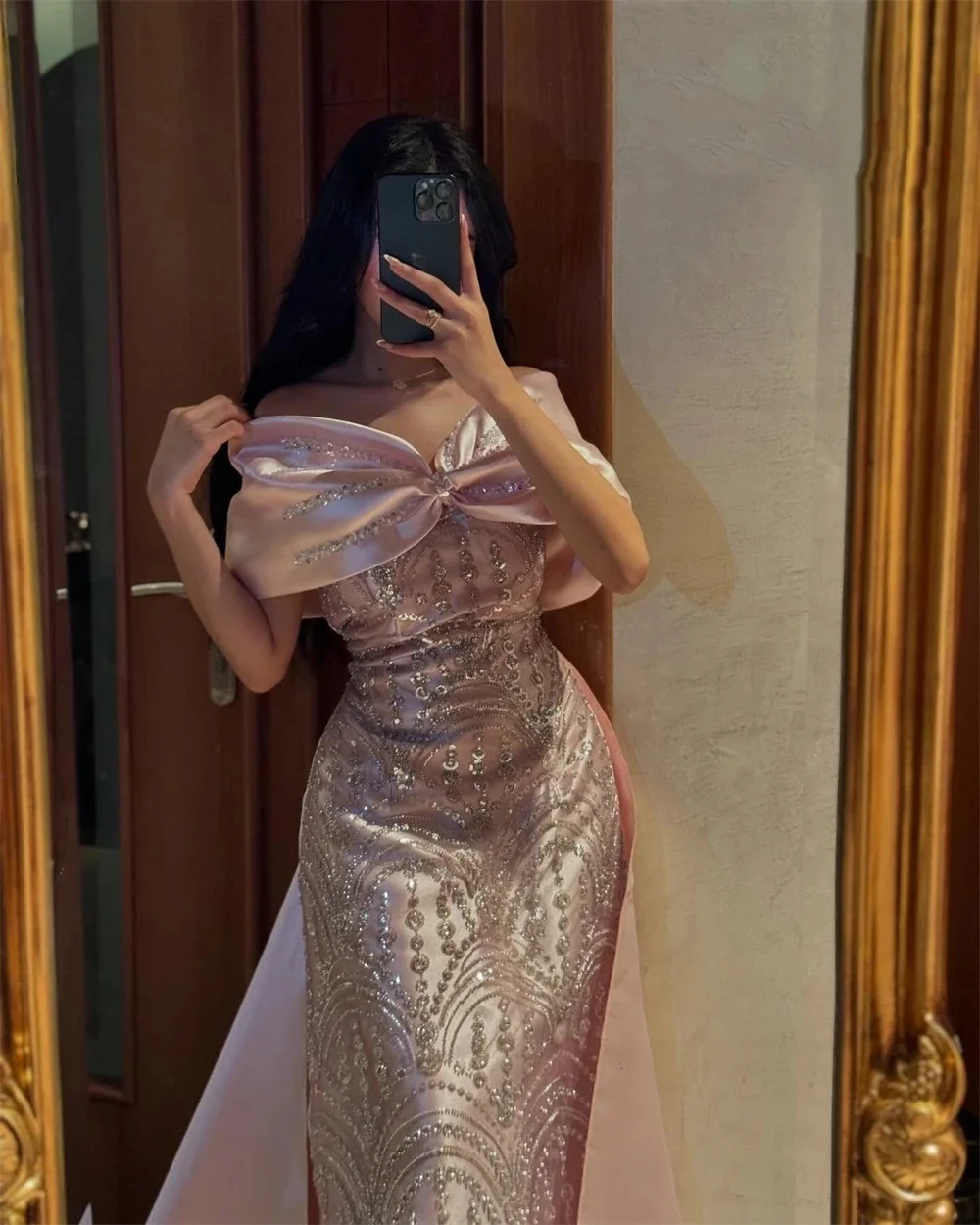 Luxury Evening Dress Modern Style Off Shoulder Bow Design Beaded Mermaid Gown for Weddings Parties Formal Occasions Elegant Wome