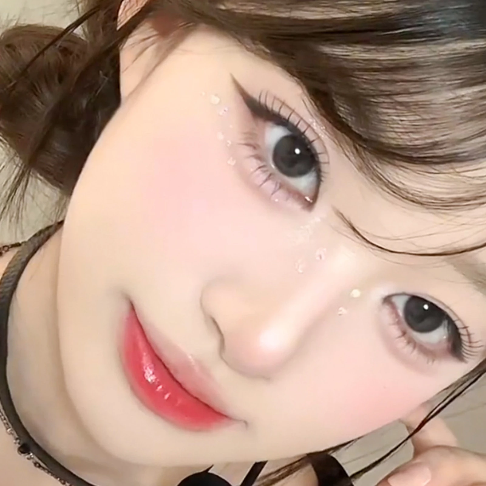 10 rzędów koreańskich sztucznych rzęs w kształcie litery U, naturalnie wyglądające pojedyncze kępki rzęs, delikatne przedłużanie dla kobiet i dziewcząt na imprezy i do codziennego makijażu.