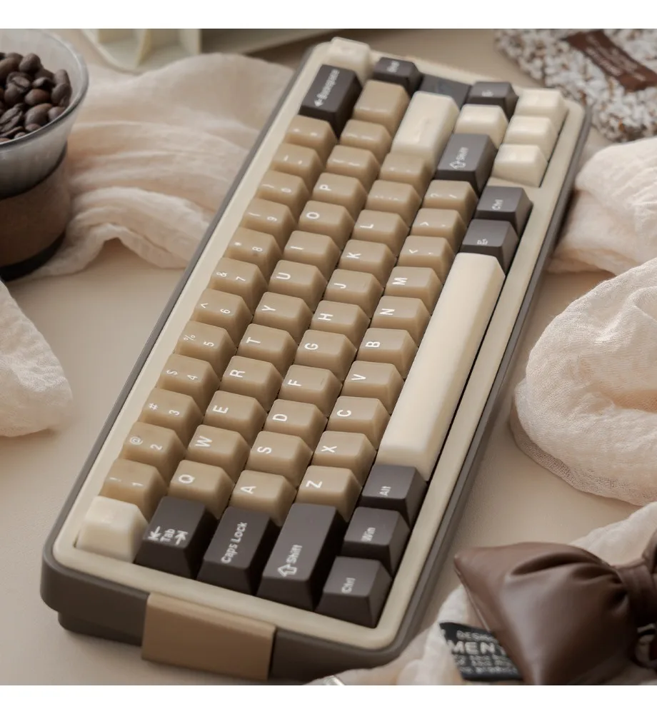 

Keycaps Personalized keycaps Full set of PBT + PC two-color original 61/64/75 raw coconut latte semi-transparent mechanical