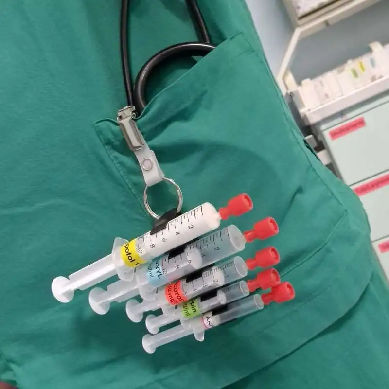 Tragbarer Spritzenhalter für die Hosentasche, kompakter Aufbewahrungsständer für Injektionswerkzeuge, für den täglichen Einsatz im Freien. – Detail 13