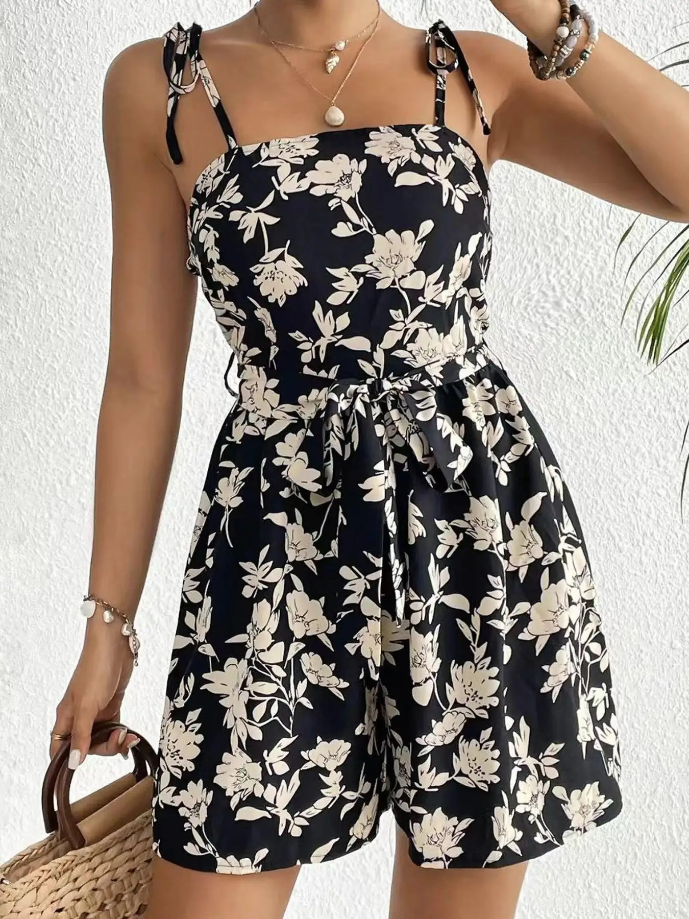 

Women's Floral Print Tie Shoulder Belted Cami Romper, Fashion Casual Sleeveless Spaghetti Strap Romper for Daily Outdoor Wear, W