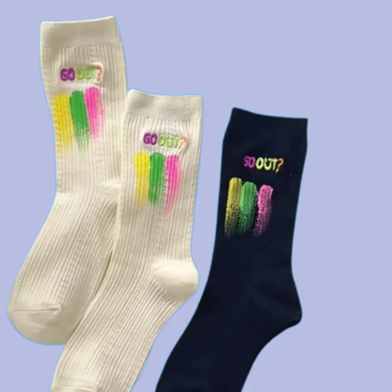 Chaussettes de sport en polyester et coton pour femmes, chaussettes à lettres, graffiti peint, tube moyen, nouveau style, automne et hiver, 3/6 paires