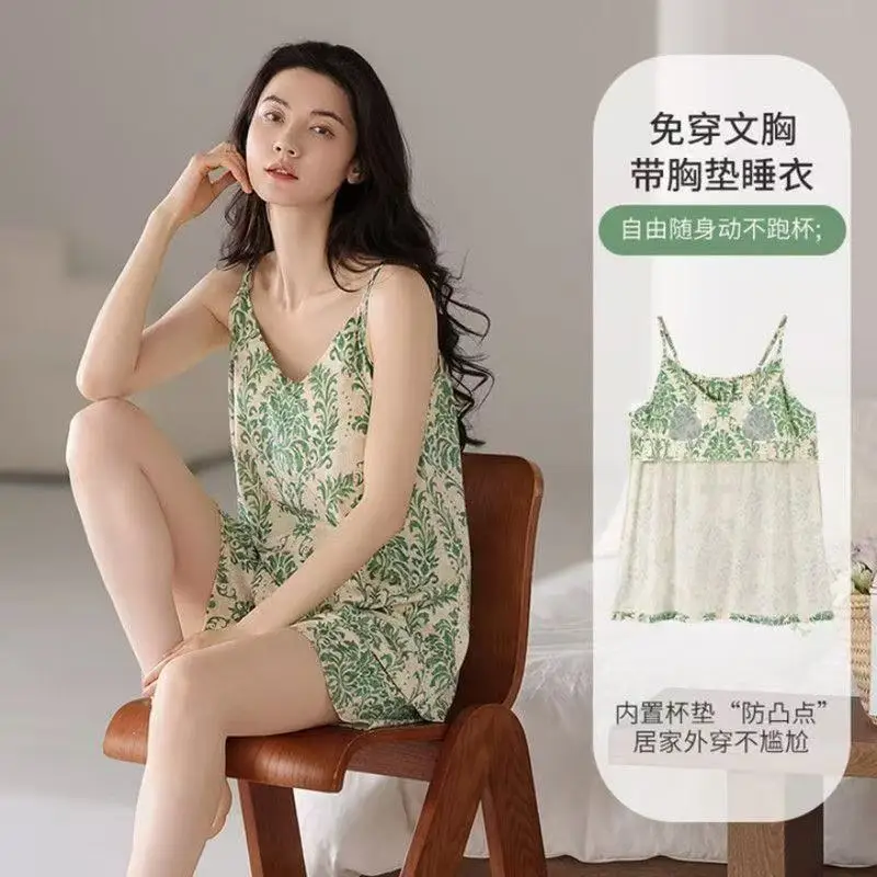 

Новинка 2026: Женский домашний комплект из двух предметов – свободная мягкая майка-камизол и шорты для сна.