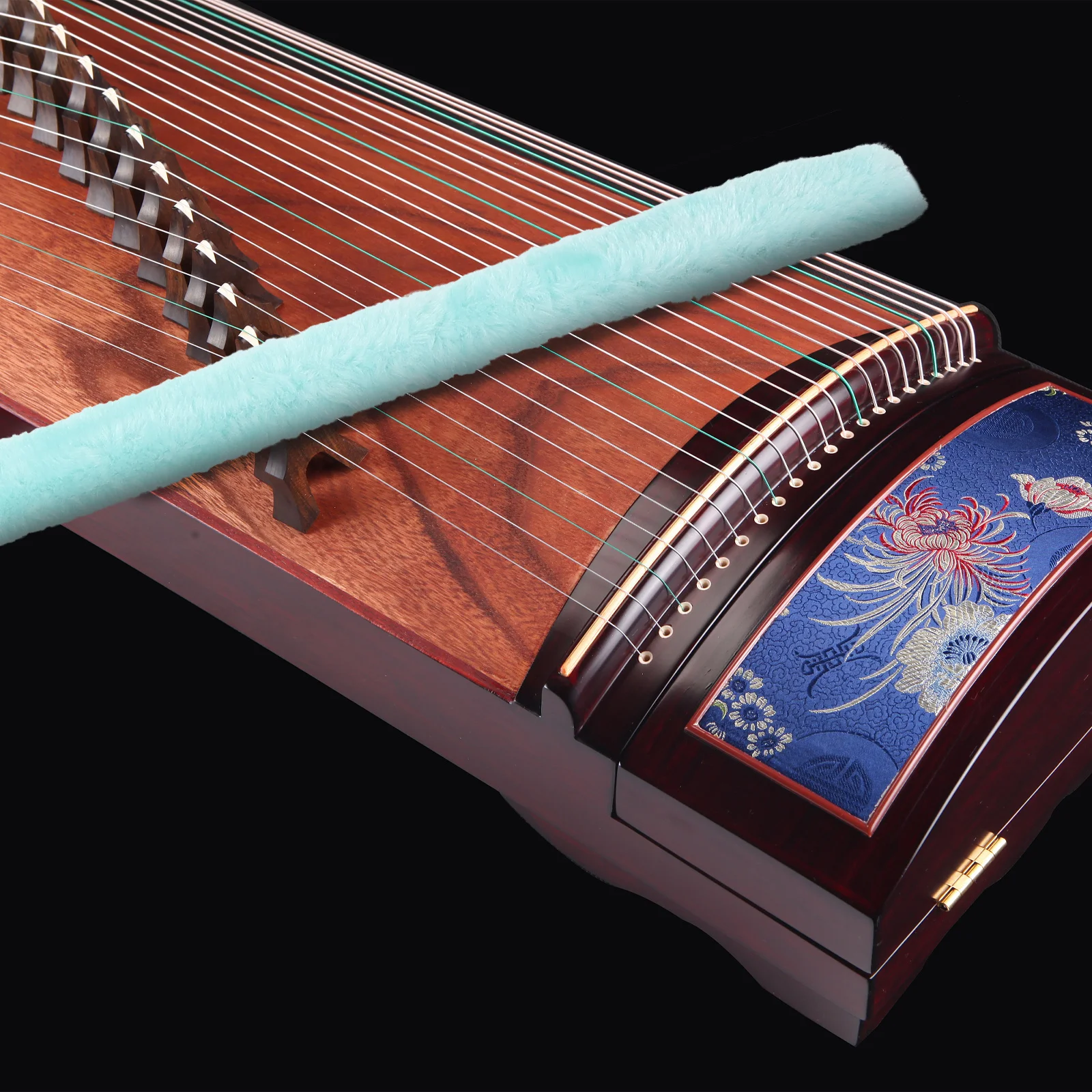 

1Pcs Guqin Cleaning Brush Soft Flannel Guzheng Clean Brush Instrument Cleaning Accessory Instrument Cleaner Guqin Cleaner