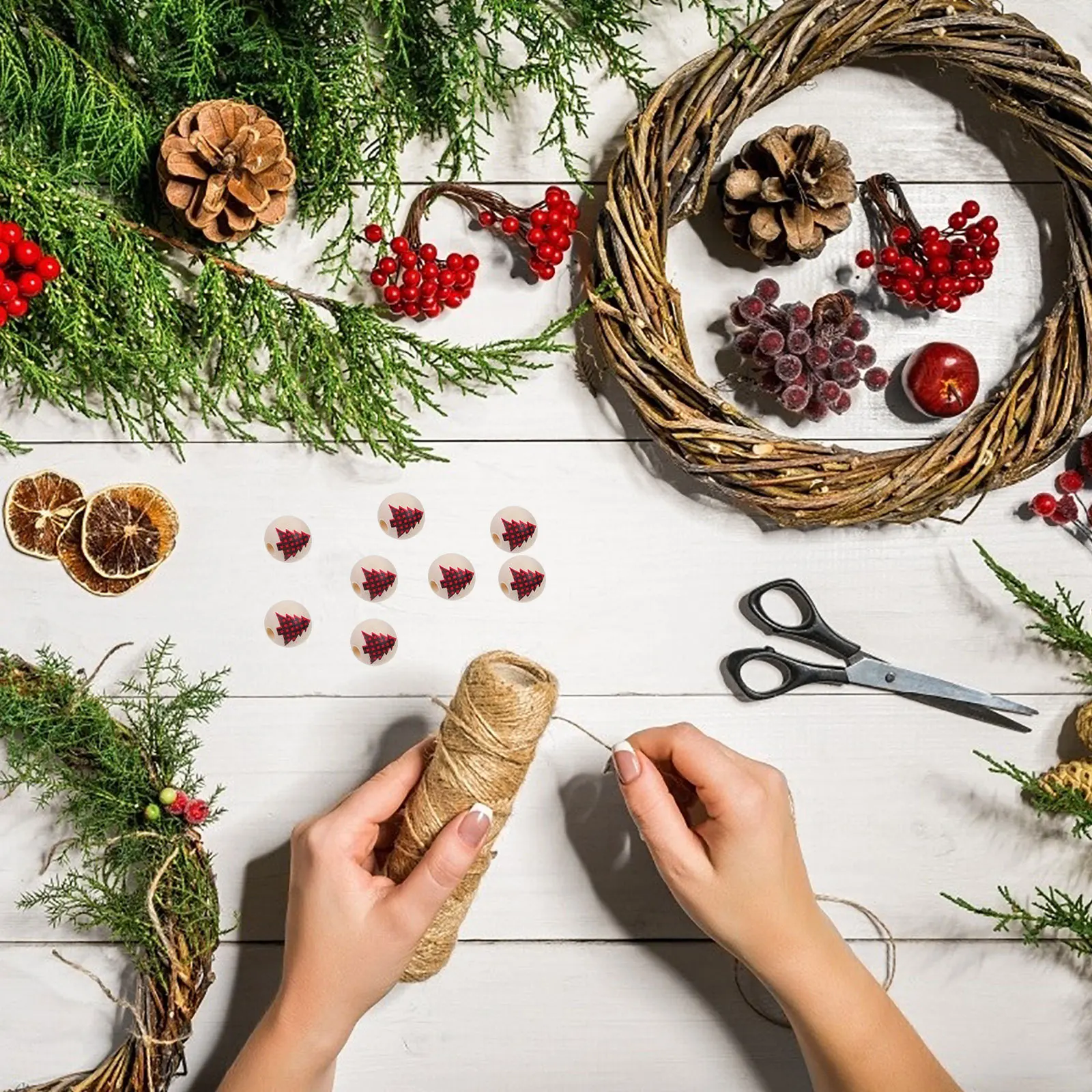 

50Pcs DIY Wood Bead Set Christmas Style Craft Beads for Jewelry Making DIY Bracelet Accessories Xmas Decorations Holiday Craft