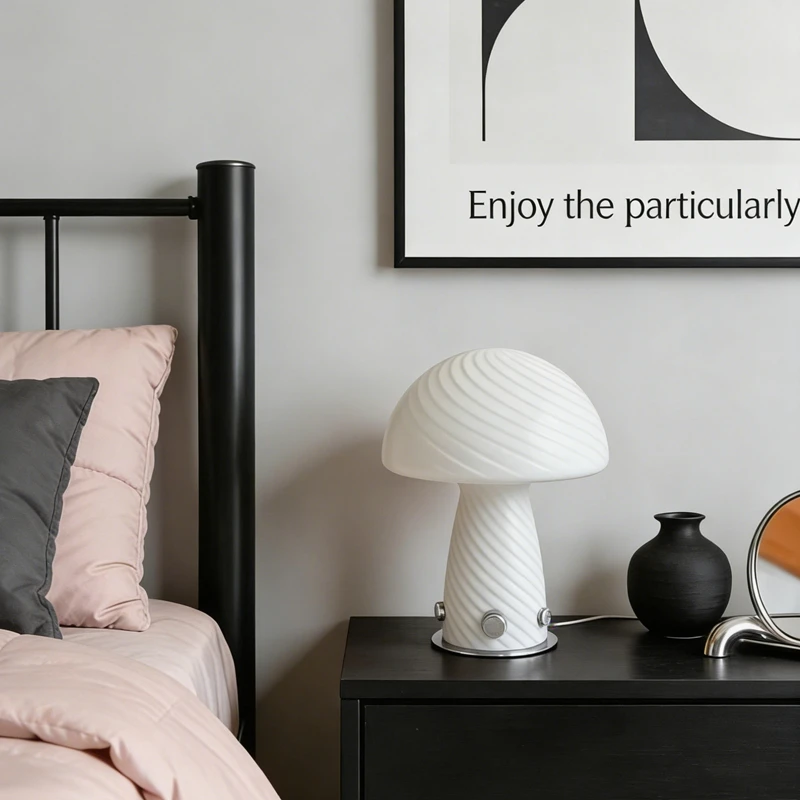 Lampa stołowa w stylu Bauhaus z szklanym kloszem w kształcie grzyba, wersja dla dziewczyn, romantyczne oświetlenie ambientowe do salonu w pensjonacie.