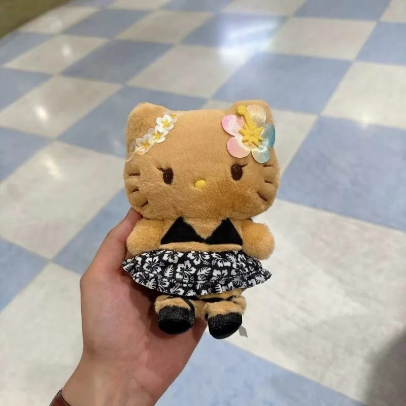 جديد هاواي حمامات الشمس كورومي سينامورول ميلودي أفخم المفاتيح الصيف تان سانريو الجلد الداكن كيتي القط بلوشين دمية قلادة