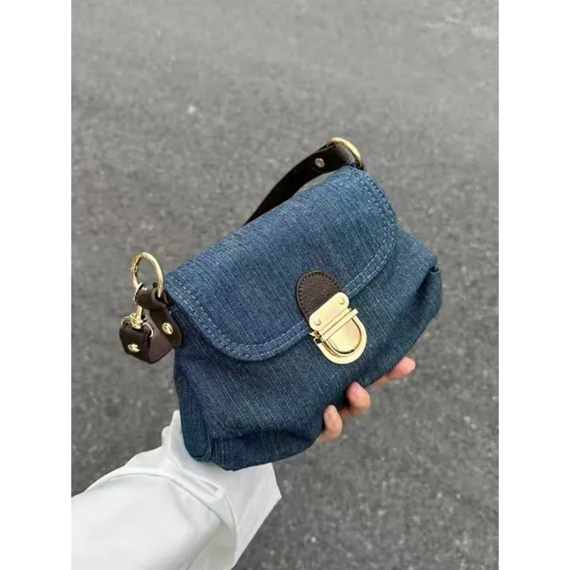 Niche Retro Contrast Color Single Shoulder Armpit Bag 2024 New Fashion Handheld Crossbody Bag Cowgirl Lock Pleated Bag