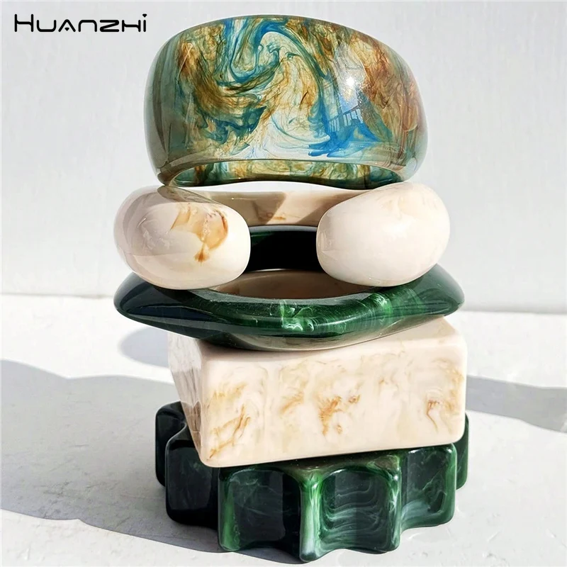 HUANZHI Vintage Grün Beige Tie Dye Asymmetrische Breite Harz Armreif Waterdrop Geometrische Quadrat Modische Neue Armband