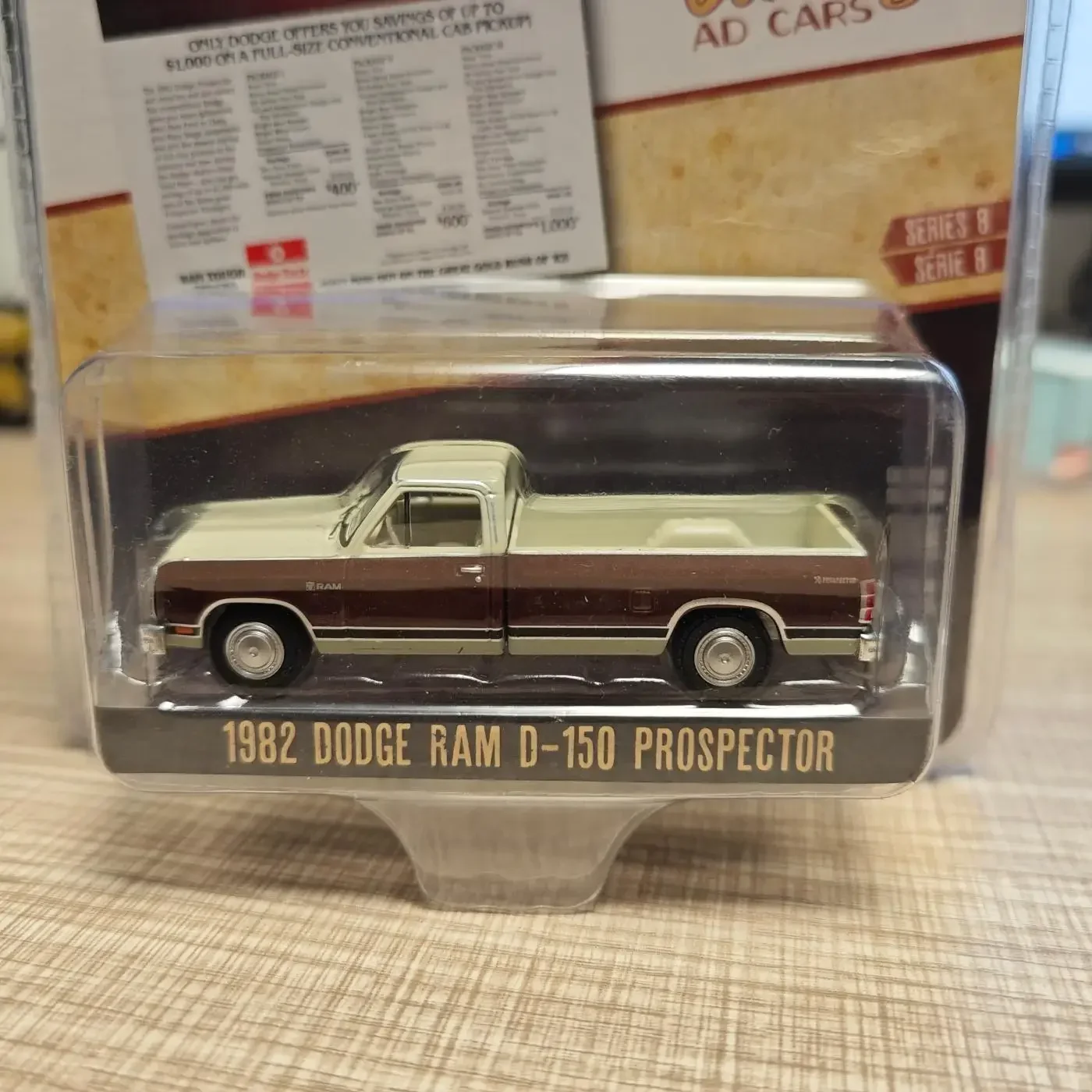 1:64 1982 DODGE RAM D-150 PROSPECTOR High Simulation Diecast Car Metal Alloy Model Car Children's toys  Child ornament
