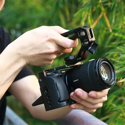 

UURig DSLR Top Handle Handgrip with Arca Quick Release 4 Cold Shoe Mounts with Metal Video Cage Mount for Sony A6400