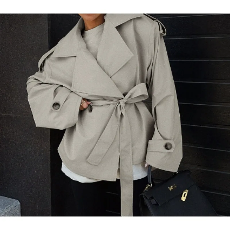 

Ретро-пальто женское приталенного силуэта однотонное, с отложным воротником, длинными рукавами и шнуровкой на талии