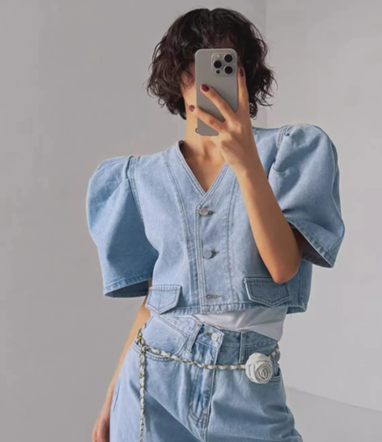 Korean-style vintage short puff-sleeved denim jacket for women in autumn new style elegant V-neck single row button fastening