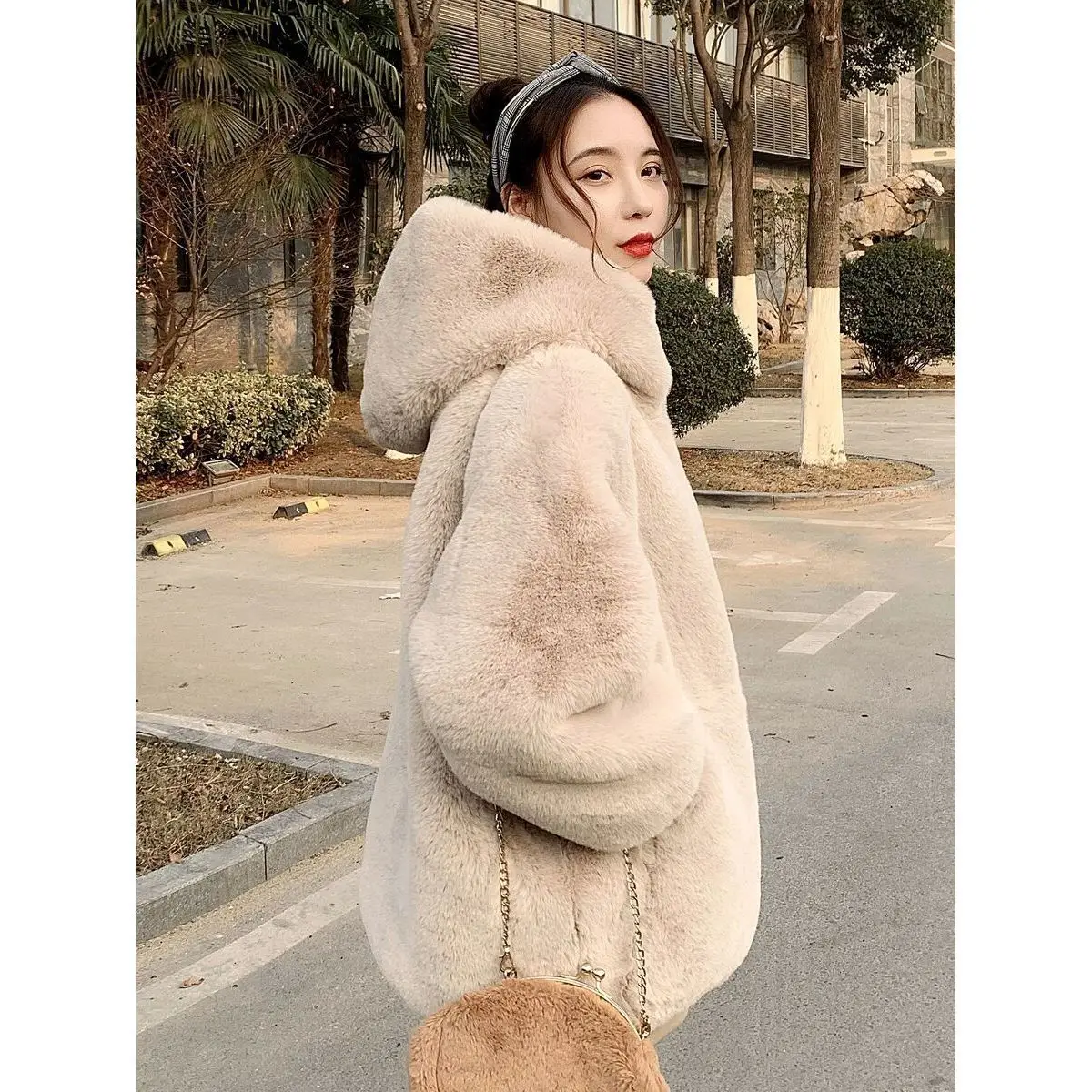 

Faux Fur Cuff Coats Womens Coffee-Colored Hooded Business Elderly Street-Style Lambswool Maillard Hoody Fashionable Avant-Garde