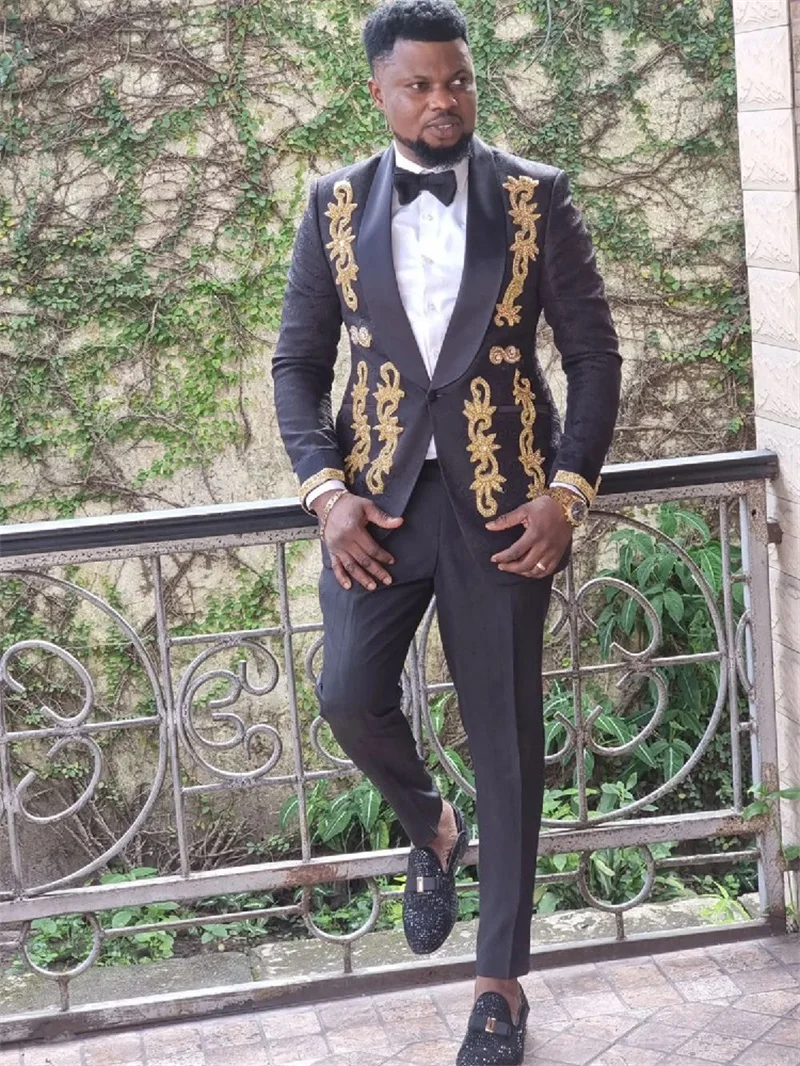 Black Men Suit Set Blazer + Pants 2 Pcs Gold Appliqued Wedding Tuxedo 포멀 오피스 테일러드 메이드 무도회 드레스 비즈니스 자켓 코트