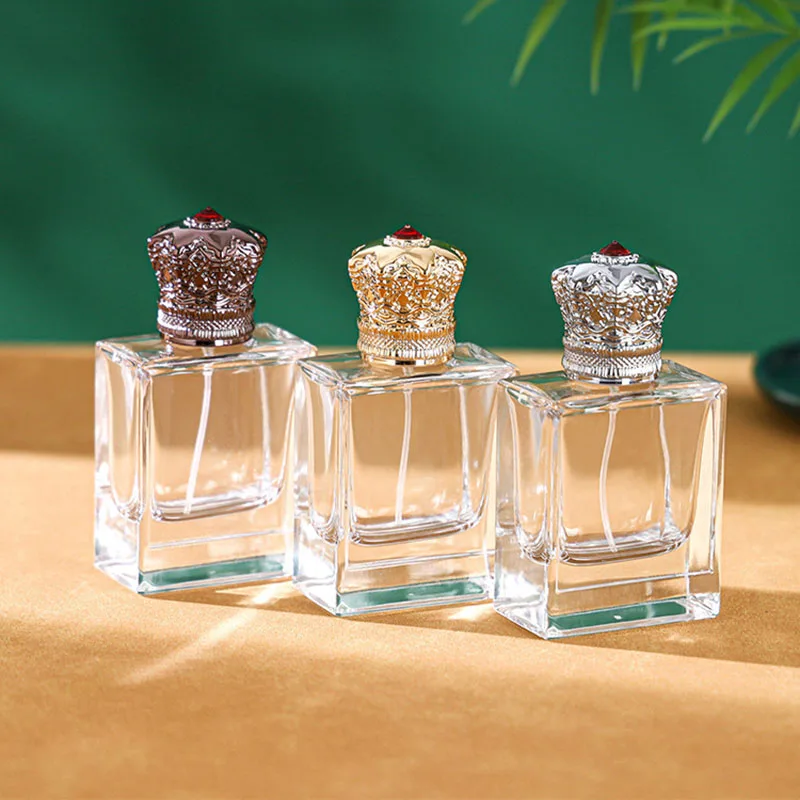 Bouteille de pulvérisation couronne diamant, bouteille de parfum en verre Transparent, couvercle doré, presse argentée, emballage vide, 50ML, 1 pièce