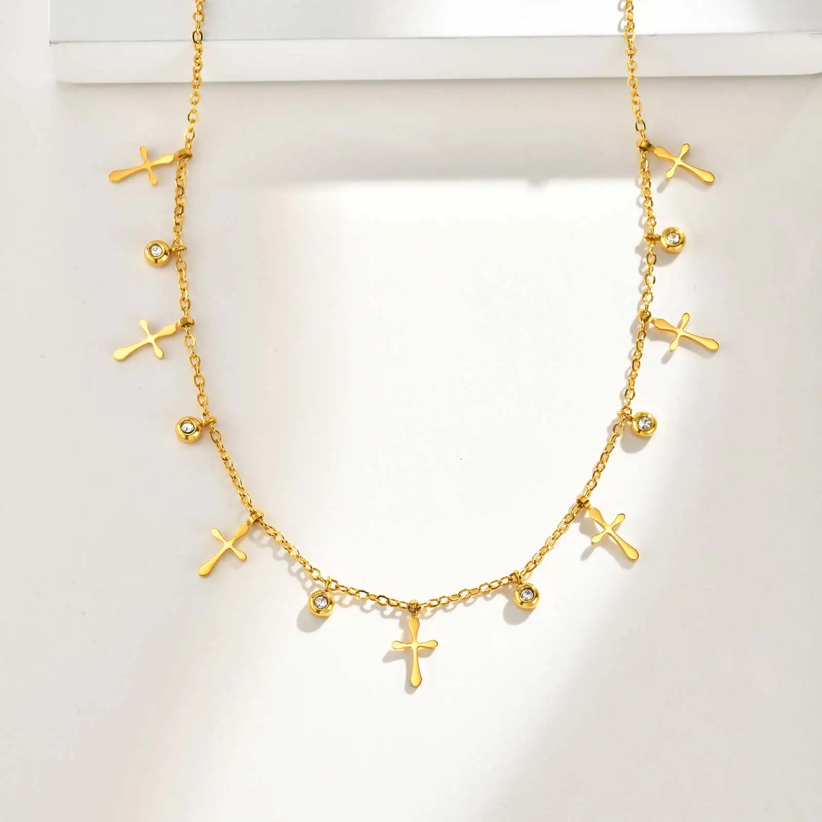 Elegant Shiny Zircon Stainless Steel Cross Necklace for Women, 18K Gold Plated Clavicle Chain Party Daily Jewelry Accessories