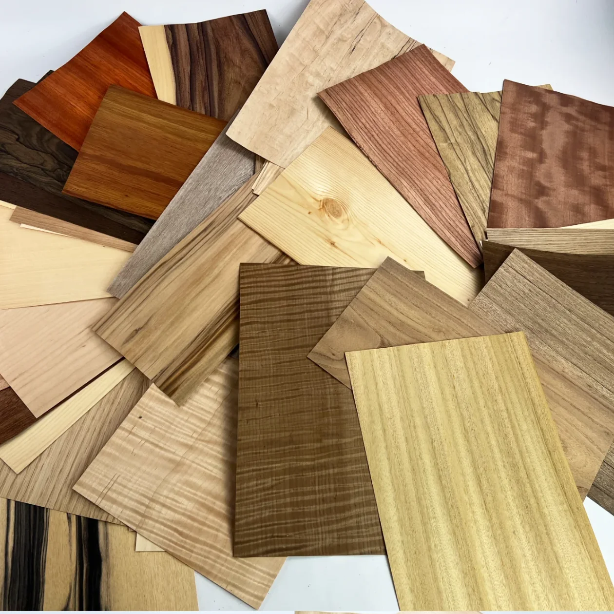 

4pcs/LOT 0.5mm L:300MM W:18-20CM Natural Wood Veneer Sheets Guitar Car Decorative Veneer Furniture Repair Wood Slices KOTO