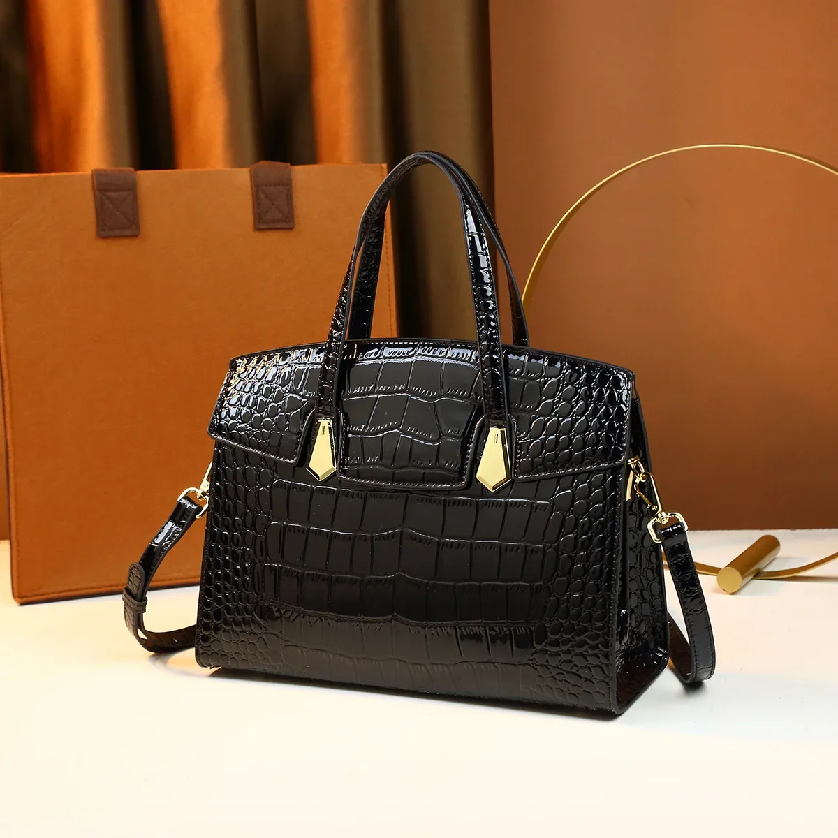 

Trendy and Chic Crocodile-Patterned Bag, Perfect for Moms and Professionals Who Need Extra Space