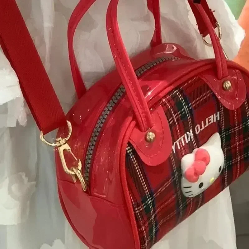 Sanrio Hello Kitty moda Mini çanta ayarlanabilir kayış karikatür temalı Retro Crossbody çanta zarif kırmızı kompakt kız kalp çanta