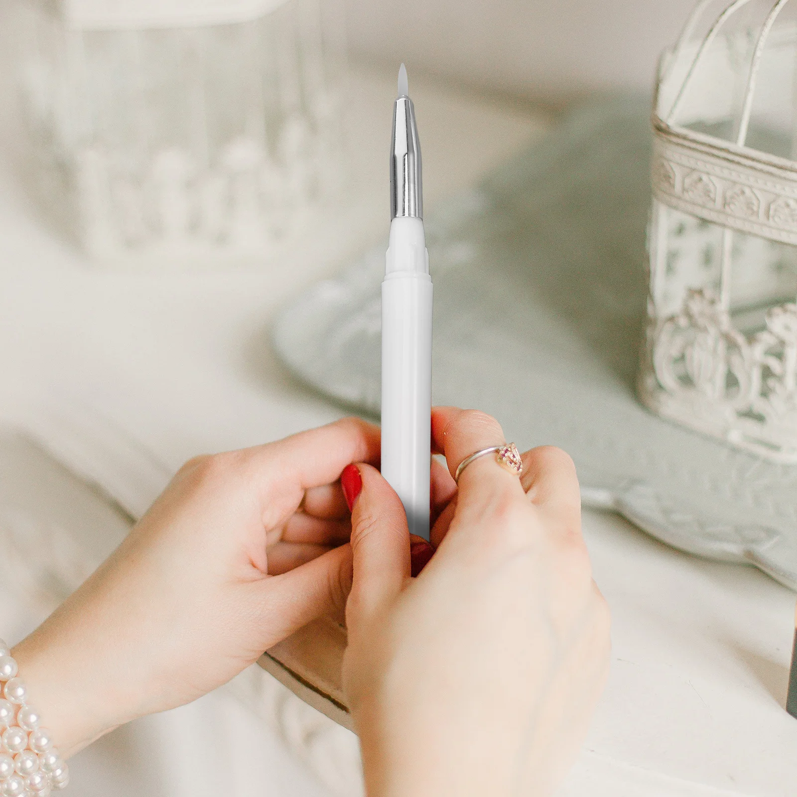 4 قطع من فرشاة الشفاه المصنوعة من السيليكون، أداة وضع المكياج المحمولة لأحمر الشفاه اللامع وظلال العيون، أداة متعددة الاستخدام، أداة توزيع الشفاه