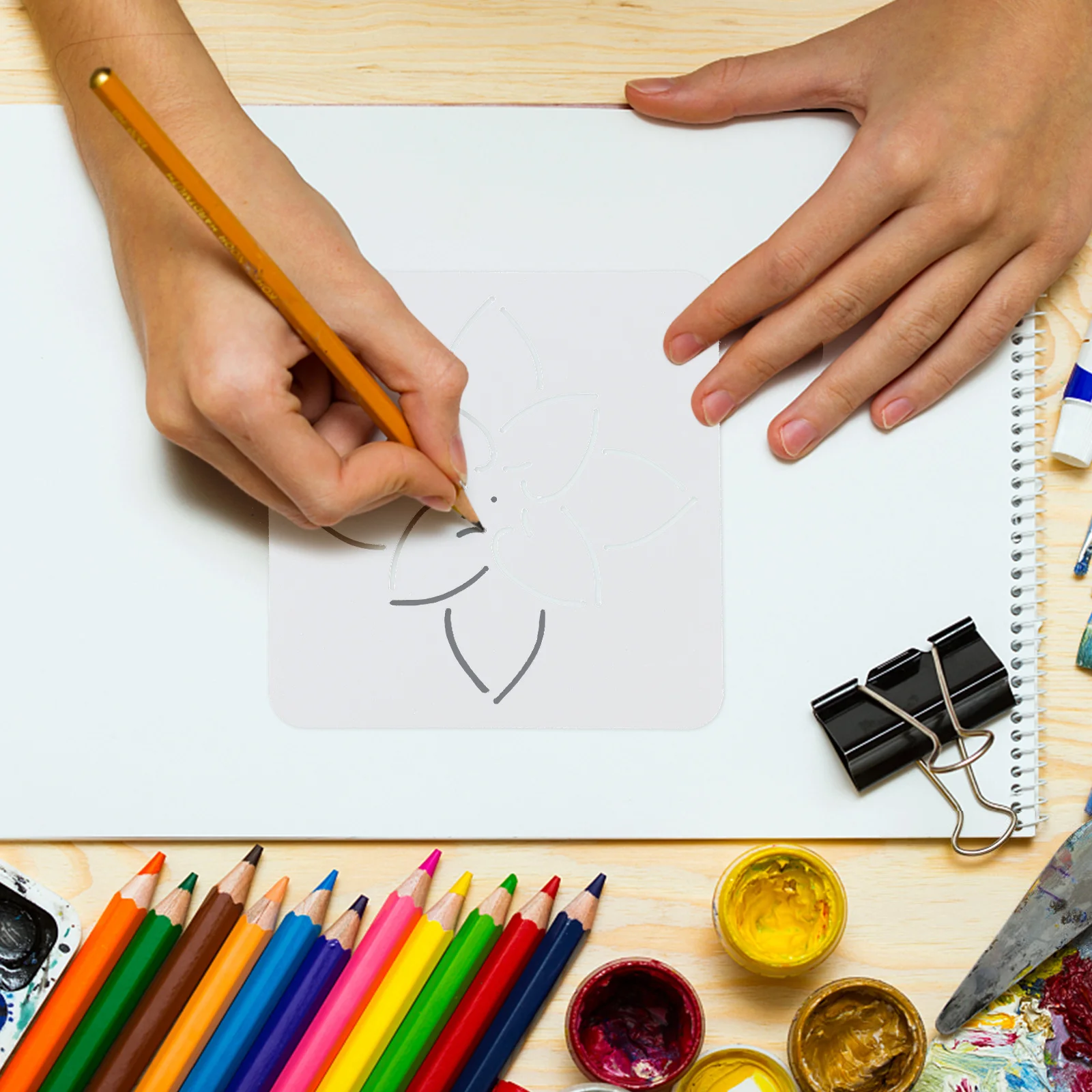 

Набор из 8 шаблонов для шитья, квилтинга, вышивки и рукоделия: цветы, линии, пэчворк. Для холста, подарочных сумок, штор.